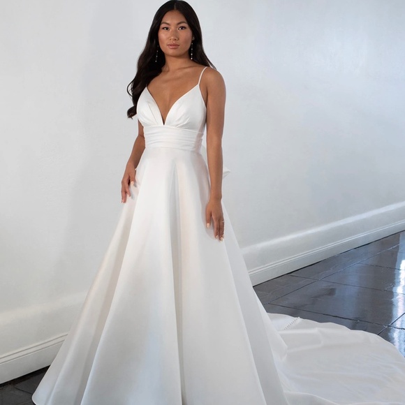 Martina Liana Dresses & Skirts - BRAND NEW Martina Liana Wedding Dress